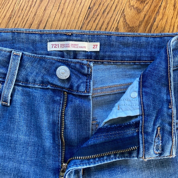 721 Levi’s High Waisted Skinny Jeans - Picture 2 of 3